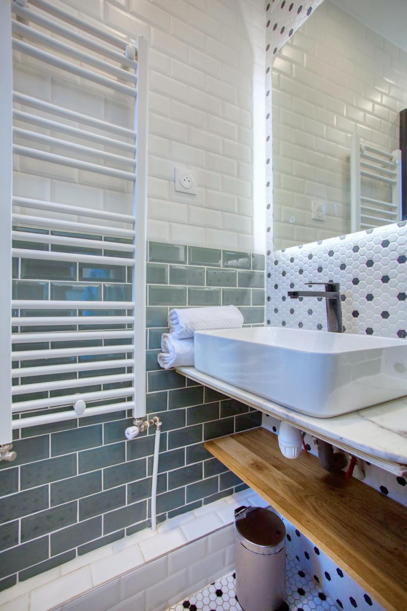Appartement Parisian Gem: Heart Of The Latin Quarter- 2br Lift Parijs